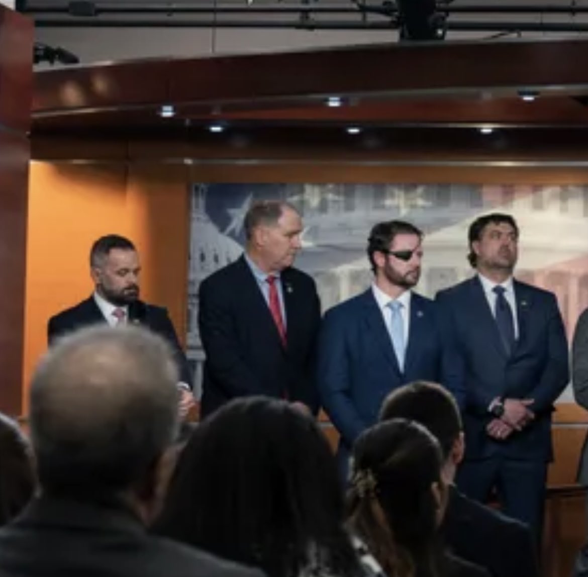 WOW—new FL Rep. <a href="/CoryMillsFL/">Cory Mills</a> joins up with Rep. <a href="/DanCrenshawTX/">Dan Crenshaw</a> (who just referred to members who want a balanced budget as “terrorists”) to praise McCarthy &amp; attack the 20 Congressmen who are standing in the way of Swamp creature McCarthy

This guy became Crenshaw 2.0 very quick