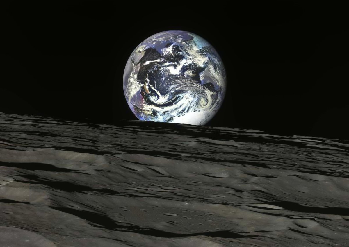 South Korea's moon mission snaps stunning Earth pics after successful lunar arrival.
space.com/south-korea-ea…