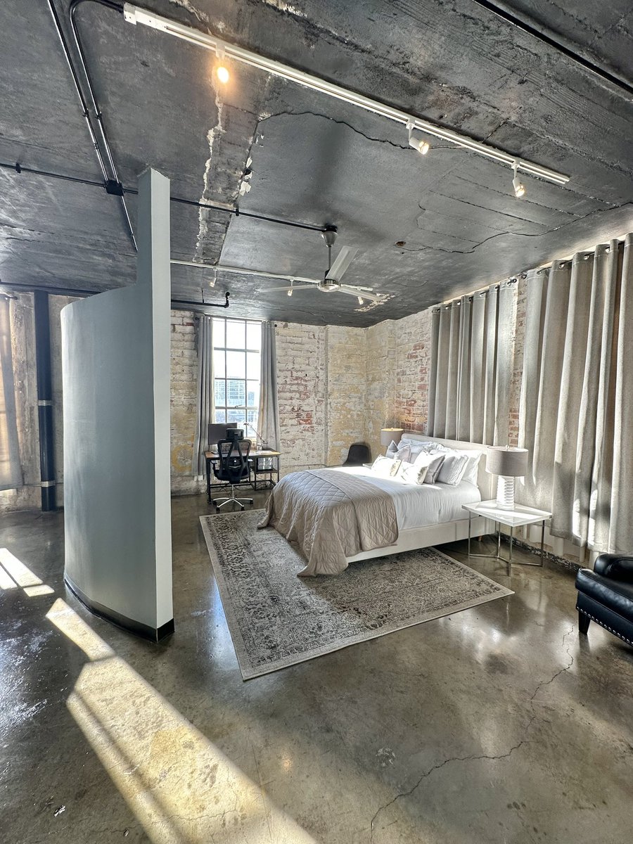benwegmann's tweet photo. Stunning loft located in the heart of Downtown Dallas listed at $335,500 🤌 https://t.co/w4nVnsvVtp