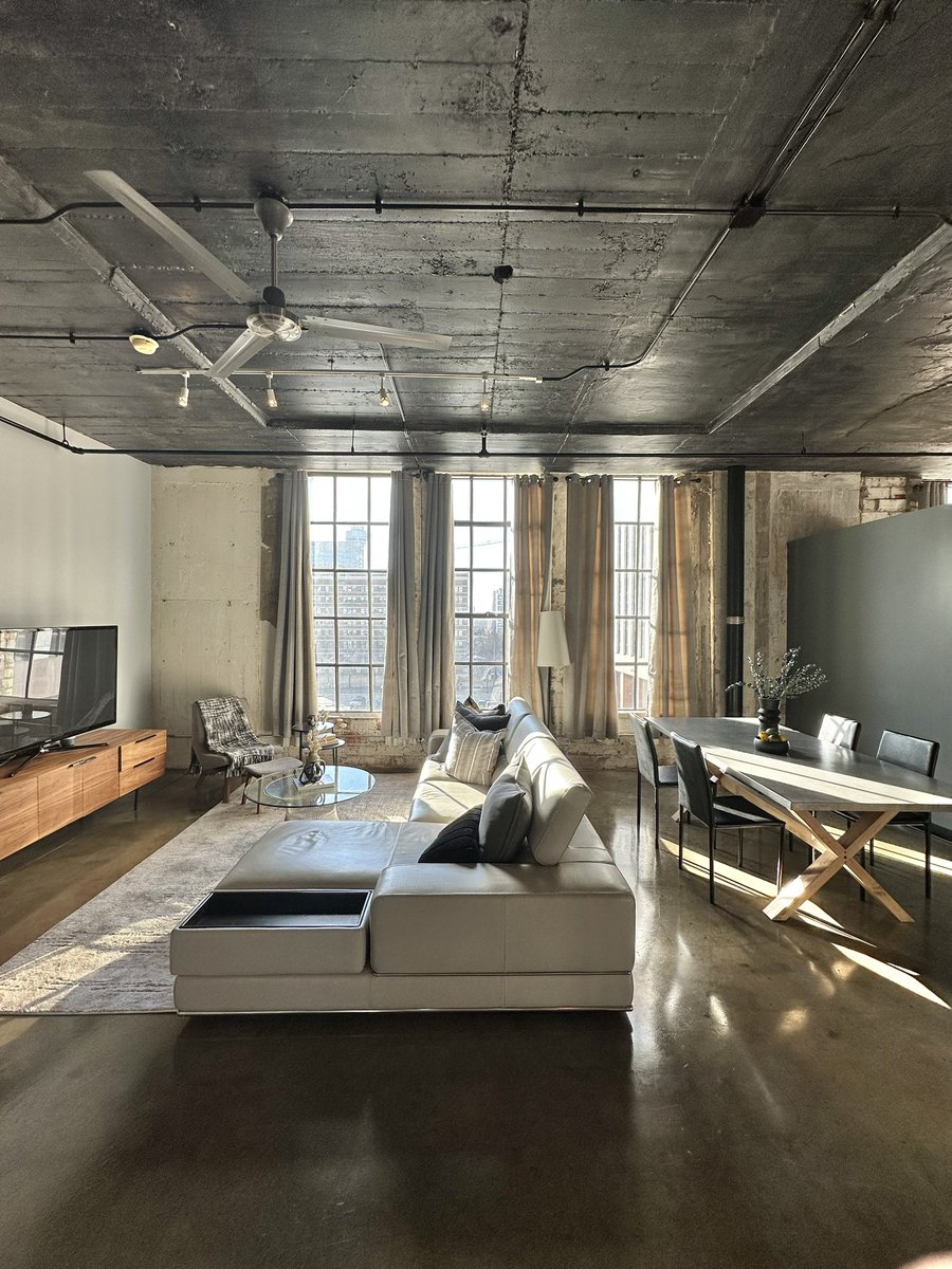 benwegmann's tweet photo. Stunning loft located in the heart of Downtown Dallas listed at $335,500 🤌 https://t.co/w4nVnsvVtp
