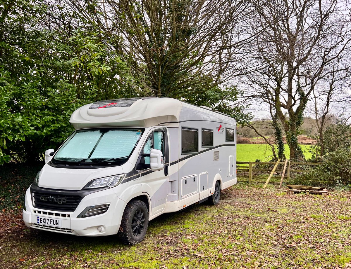 🚐⛅️😃 Well we’ve moved on to another pub stop and found ourselves In Budleigh Salterton. 
Nice to see the suns trying to finally make an appearance once more.. 

Happy Thursday all…. 

#seasidetown #devon #travelphotography #travel #hiking #adventure #lovinglife #coast