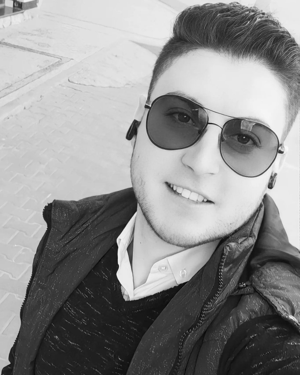 Baraa_Asmar's tweet photo. مع كل مرحلة ضغط بواجها بحياتي .... بالنهاية ( هناك نورٌ في نهاية النفق ) 
فخور جدا بنفسي ..... فخور بإني أجمل قصة نجاح لنفسي 💙 
سنة 2023 ي رب تكون فاتحة خير ورزق وبركة باسمك اللهم نبدأ عاما جديدا...مليئا بالسلام وبما نحب أكرمني بما يصلح حالي يا الله.🤍🕊🧡 https://t.co/WnGPdcBsMn