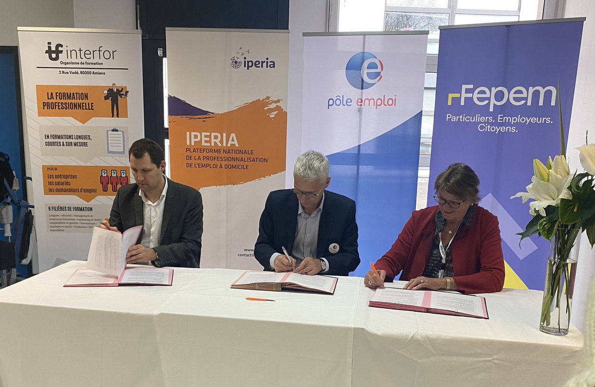 Sécuriser la relation d’#emploi, renforcer l’information de proximité, promouvoir les #métiers et les dispositifs de #professionnalisation, autant de leviers qui structurent la convention signée ce matin entre @poleemploi_HDF, <a href="/fepem_HDF/">Delphine SKRZYNSKI_ Responsable Régionale HDF</a> et <a href="/iperia_institut/">IPERIA</a>