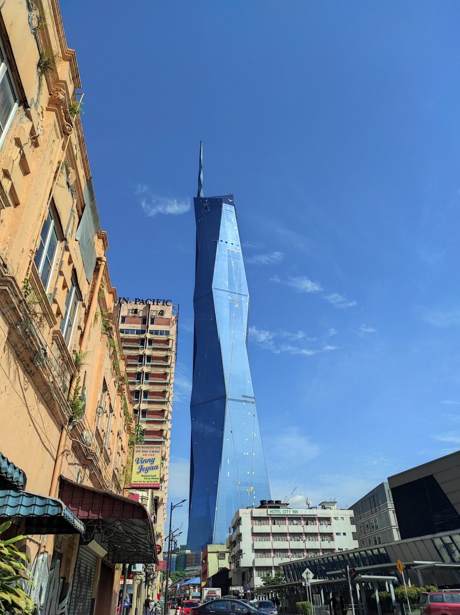 wqarssifi94's tweet photo. This building with everything it represents is a middle finger to every working class person in this country. https://t.co/dnrcP2NO1L