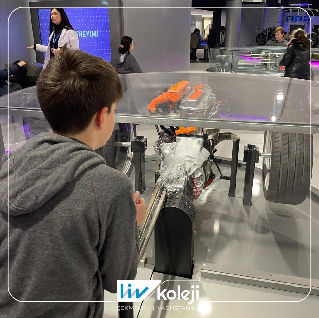 Liv Koleji Vadi İstanbul Kampüsü 
5, 6 ve 7. sınıf öğrencilerimizle “Üsküdar Bilim Merkezi” gezimizi gerçekleştirdik. Öğrencilerimiz görerek ve yaşayarak öğrenmenin keyfini yaşadı. #livkoleji