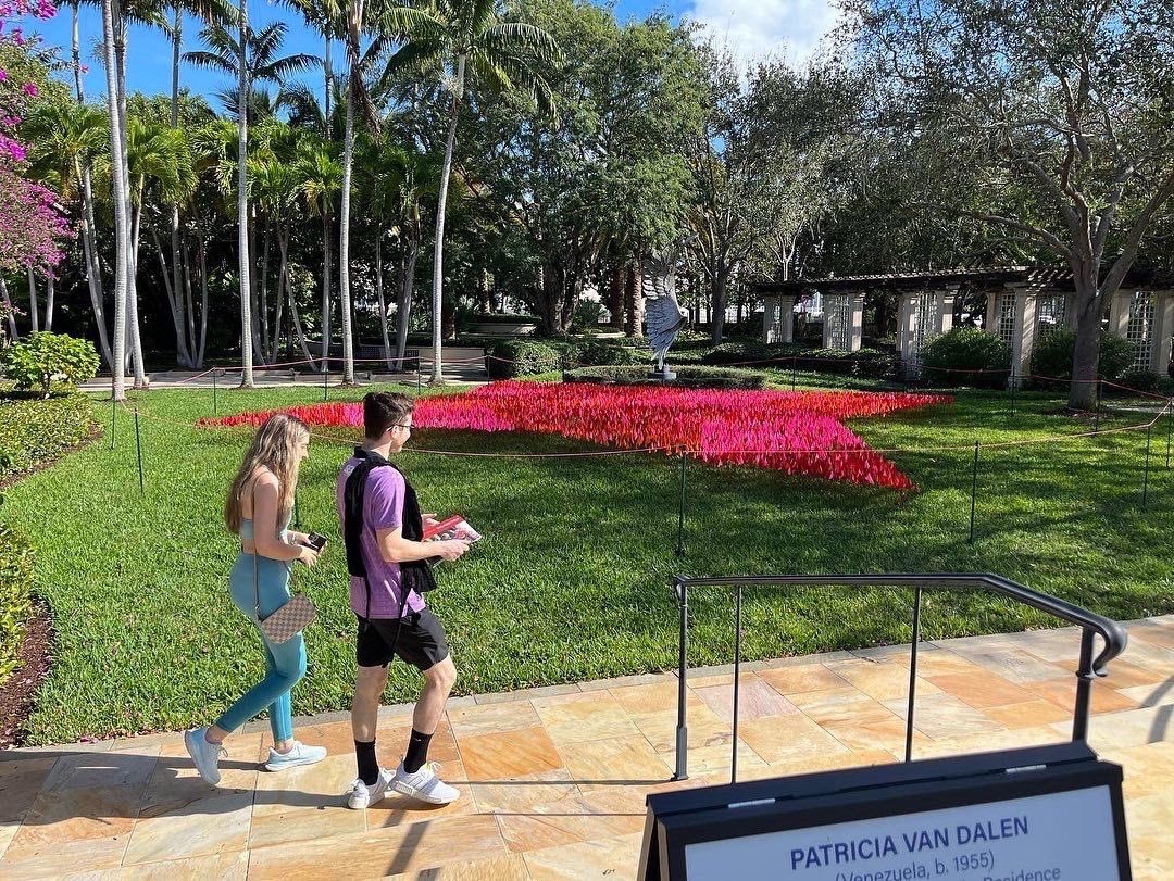 pvandalen's tweet photo. It is beautiful in the sun! If you get the chance, visit in Palm Beach in January the art installation "Compass" at the splendid venue: The Society of The Four Arts @FourArts. 9,000 brightly colored flags placed in triangles form a virtual Origami. Free entrance #patriciavandalen https://t.co/V5WoN5bEEG