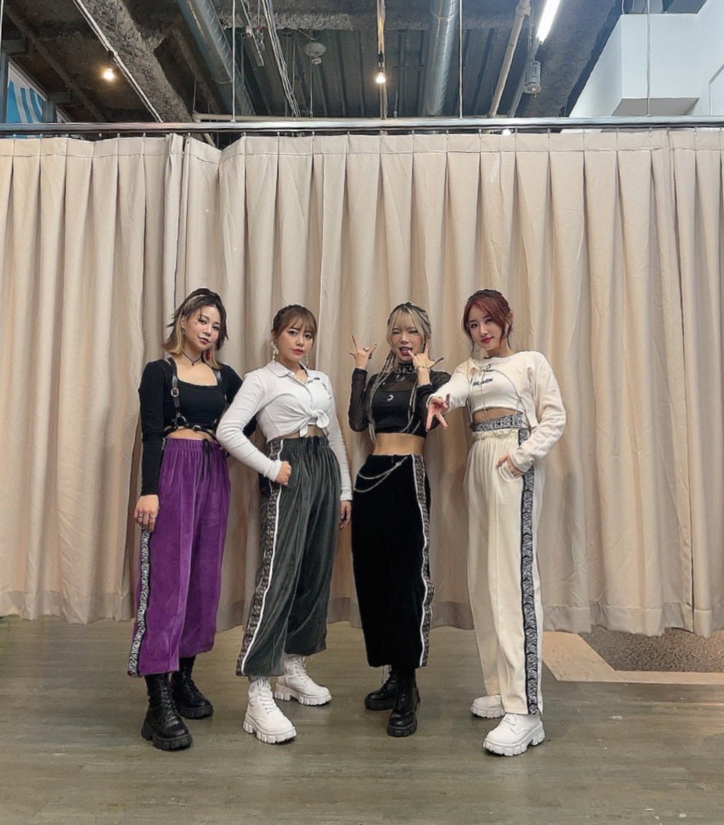 st_onair_global's tweet image. 今日から2部のライブ‼️
皆んな今日もありがとうございました❤️ 明日も5時、8時半だからヨロッピ😆❗️🧡
＃オンエア #온에어 #옹에아 #OnAir