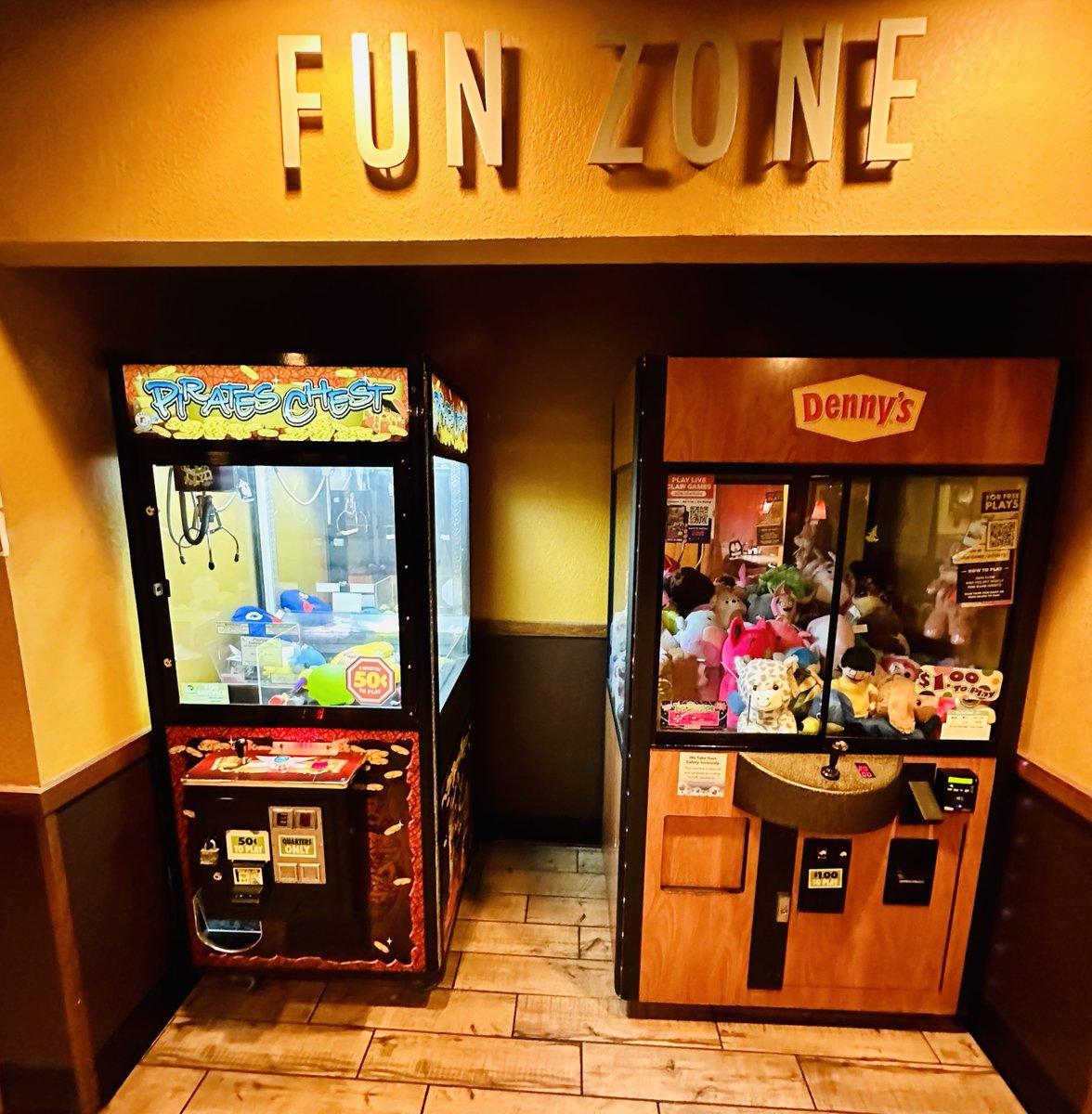 EdwardUnger's tweet image. Did I miss something?

#funzone
#cranegame
#plush
#arcade
#clawmachine