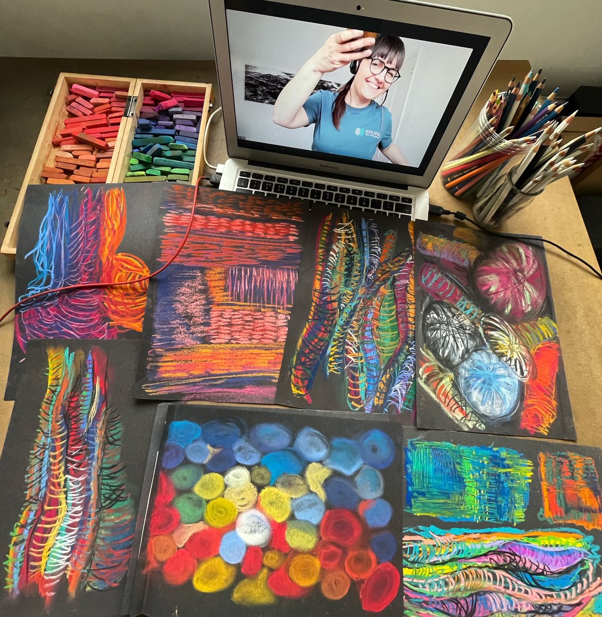 Aaaand we are back! 
First online drawing workshop of 2023 for #NHS staff at Guys and St Thomas’ Hospitals @GSTTnhs. #BreatheCreativeBreaks to refocus, rest & recharge with @BreatheAHR. 
Today inspired by #SheilaHicks
#mentalhealth #flow