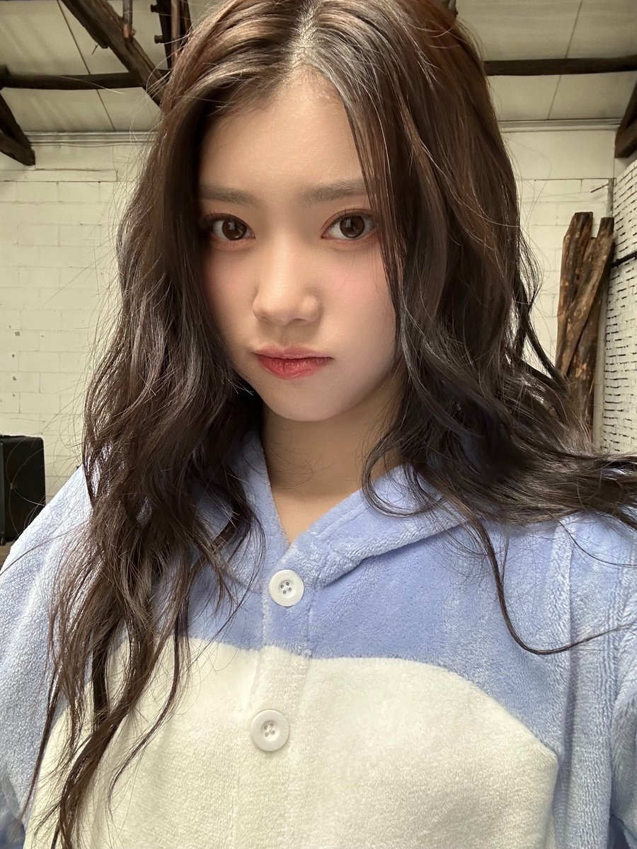 kepcatcher's tweet photo. she😠 https://t.co/uzCoLqfObC