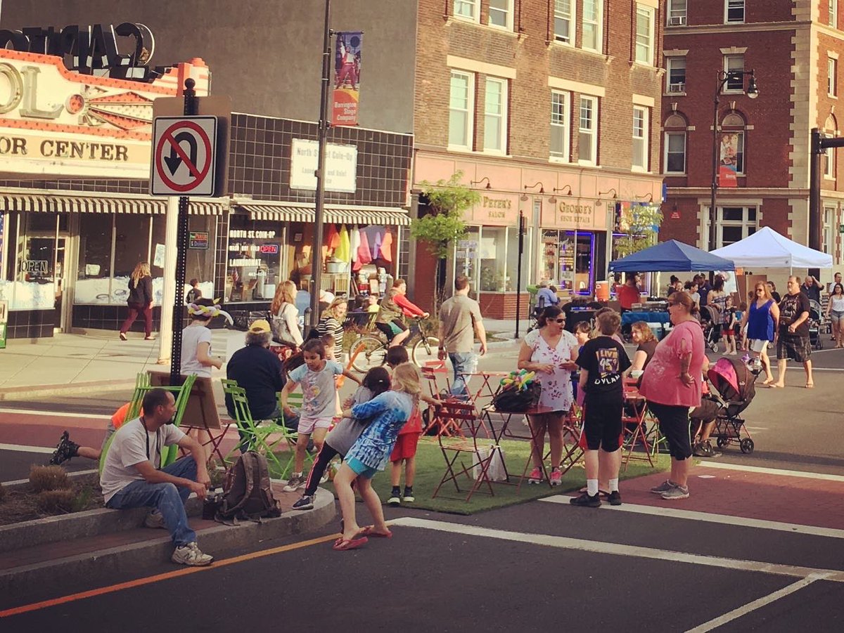 PittsCommDesign's tweet image. GM DTP on this #TBT! 

Way back in 2018 we did an experiment at Third Thursday to see what would happen if we put some fake grass, tables, and chairs in the street. People like to sit!