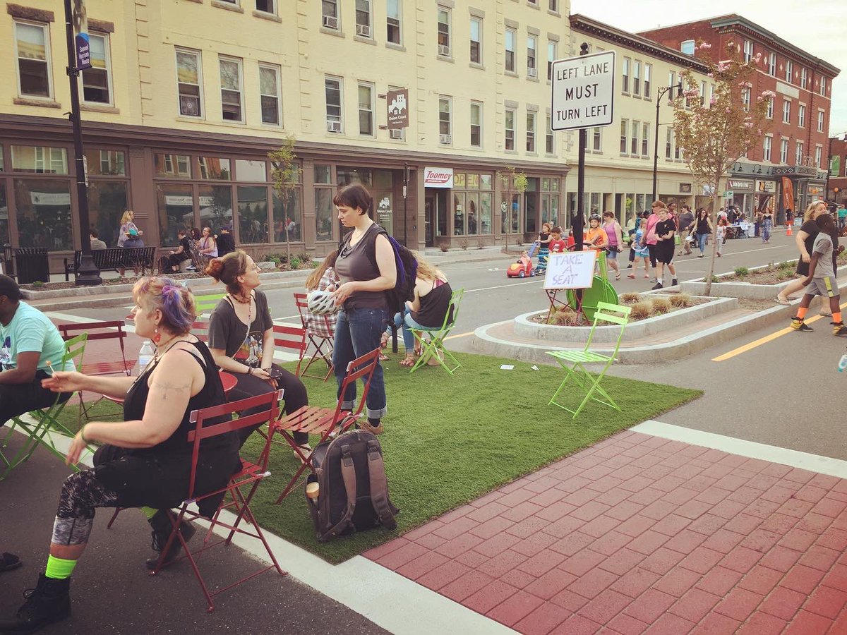 PittsCommDesign's tweet image. GM DTP on this #TBT! 

Way back in 2018 we did an experiment at Third Thursday to see what would happen if we put some fake grass, tables, and chairs in the street. People like to sit!