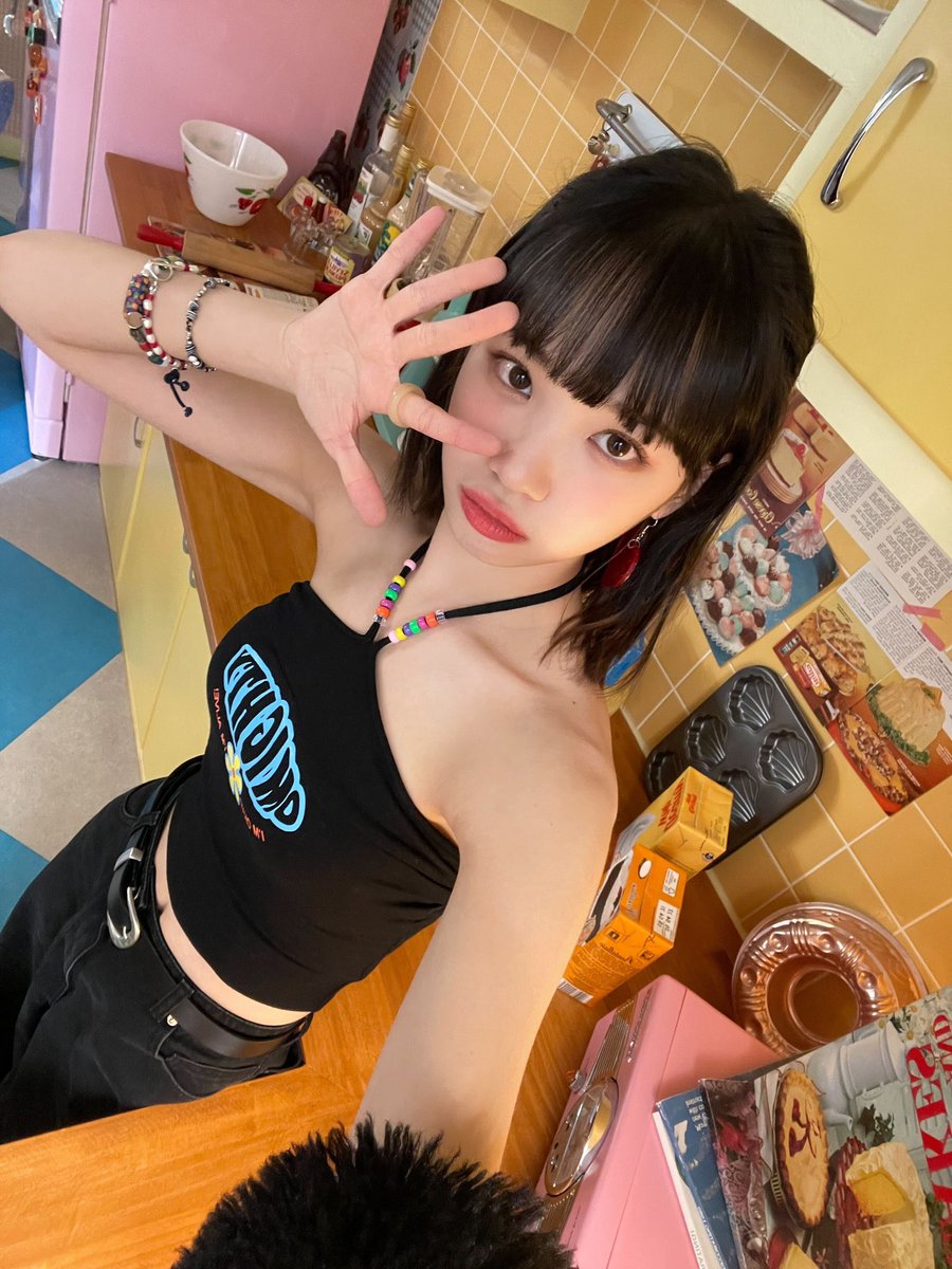 shuhja's tweet photo. FEARNOT!! we've made our comebackk. 🥰 i feel great that we can show you all good stages in the future, please look forward to our promotions a lot. FEARNOTs, don't get hurt and take care of yourselves and let's end promotions on a high note together. 💙 https://t.co/MR4s41BSZ1