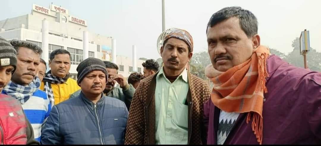 ParialRuma's tweet photo. দুর্গাপুর পৌরসভার ৩০ নং ওয়ার্ড তৃণমূল কংগ্রেসের উদ্যোগে আমাদের প্রিয় মমতা দি শুভ জন্মদিনে দুর্গাপুর রেল স্টেশন সংলগ্ন দুঃস্থ অসহায়দের কেক ও বস্ত্র বিতরণ।💚💚💚🎂🎂🎂🎂🧁❤️❤️❤️ @MamataOfficial  @abhishekaitc #didirdoot #FAM4TMC https://t.co/ukozXfHJTd