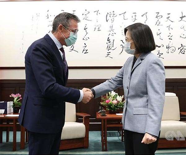 Ex-NATO chief says Europe 'too naive' on China's Taiwan threats dlvr.it/SgQj4q