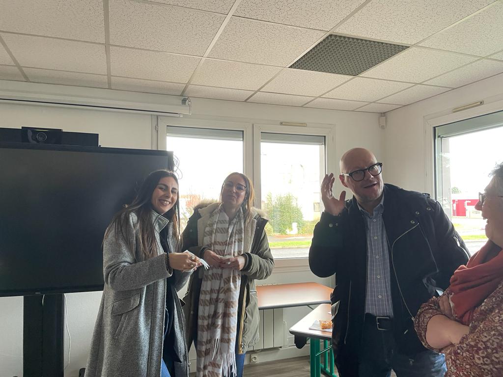 AdmrOr's tweet photo. L'équipe d'animation et la direction ont organisé un moment de convivialité autour d'une "Galette des rois" pendant la pause ! 🥳☺️
#galettedesrois2023 #admr #animation #cotedor https://t.co/qeqvG8bdBi