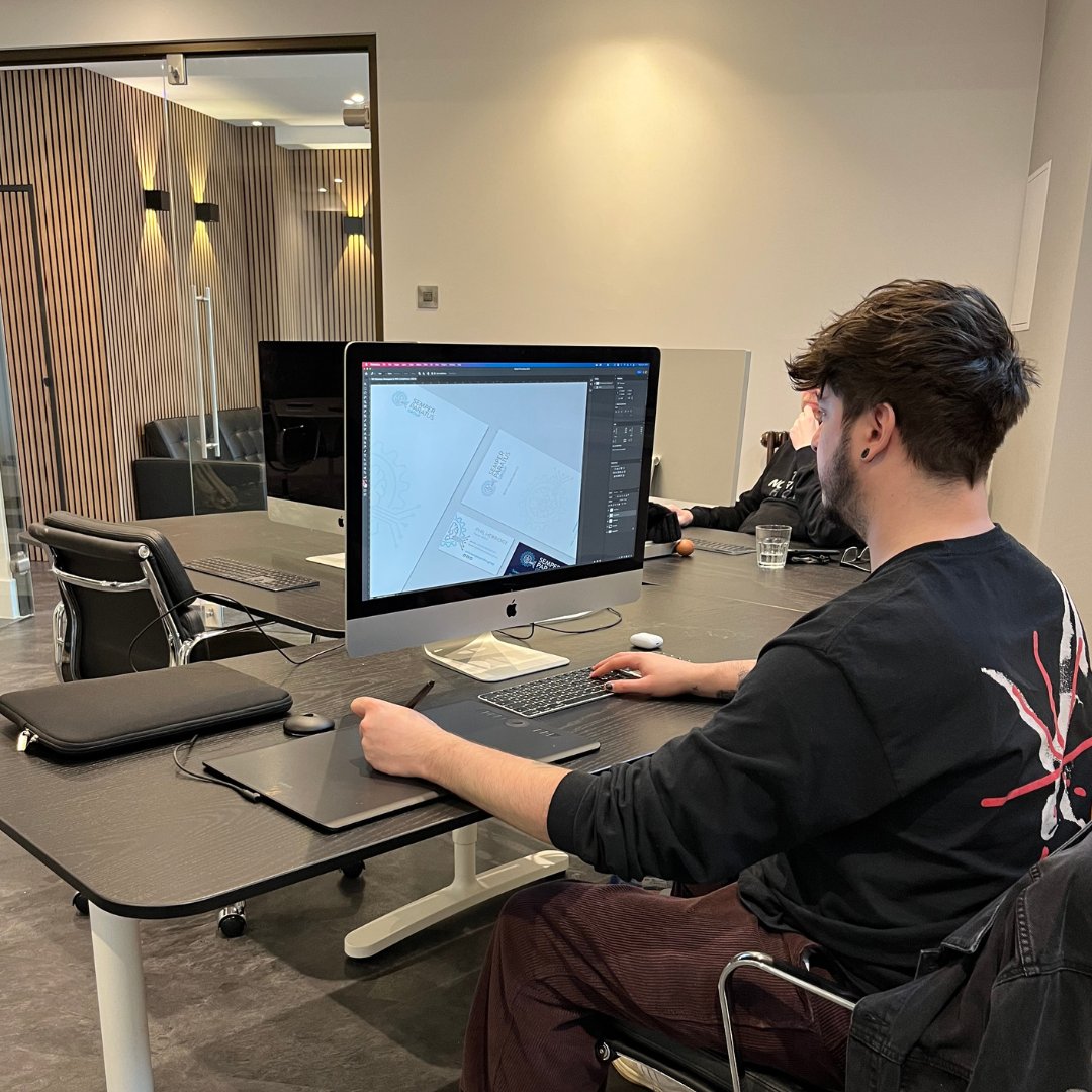 StauntonRook's tweet photo. Josh, our Photo Retoucher, received a new Wacom drawing tablet for the office today.

Wacom gives full control when working on re-touching images for our clients.

It's a pretty impressive piece of kit, as is the box it came in too!

#marketing #wacom #photoretouching #chester https://t.co/fCSZTna2Tq