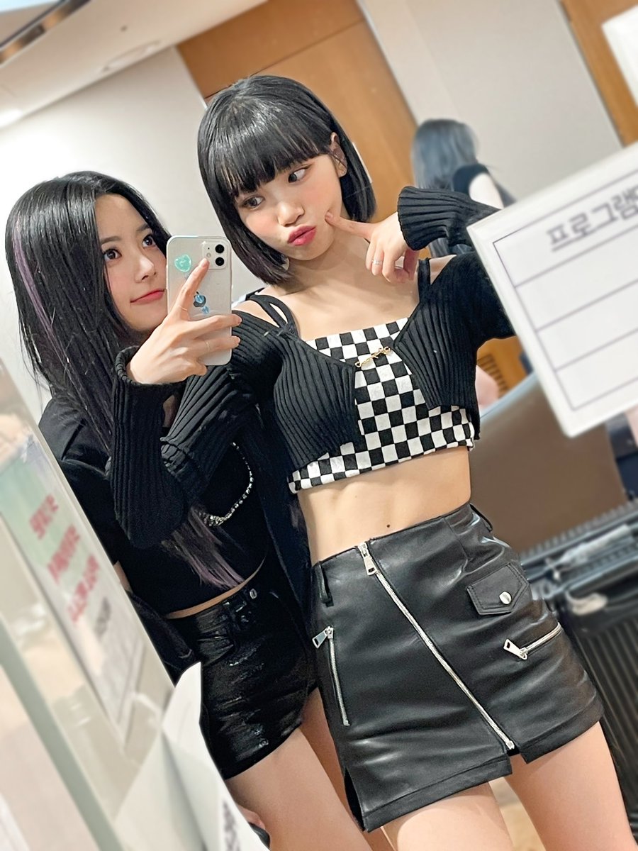 shuhja's tweet photo. our Eunchae, happy birthday! i feel happy and proud whenever i see you being bright and having fun. i hope that you can continue to have fun and promote in good health, i love you my little sister. 🖤 https://t.co/2LUvL6jEMN