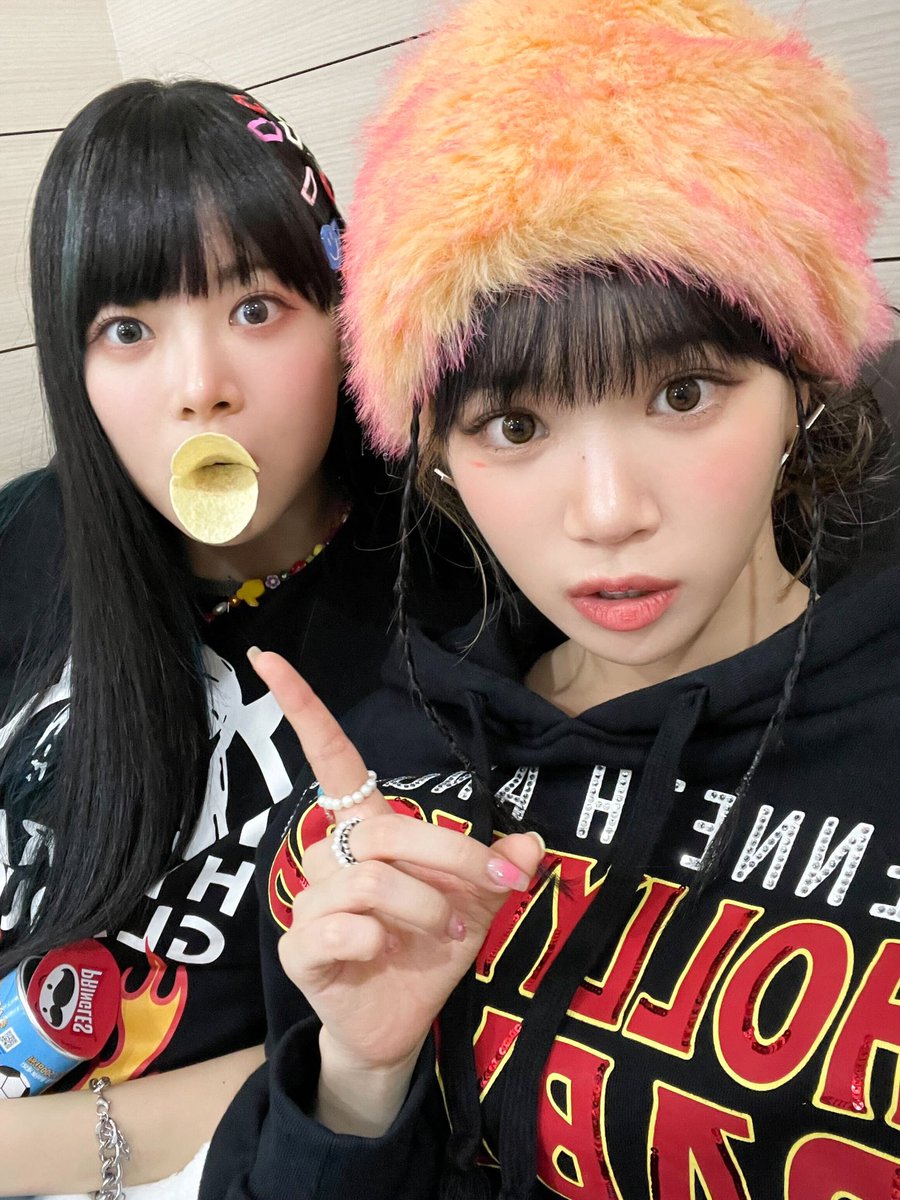 shuhja's tweet photo. our Eunchae, happy birthday! i feel happy and proud whenever i see you being bright and having fun. i hope that you can continue to have fun and promote in good health, i love you my little sister. 🖤 https://t.co/2LUvL6jEMN