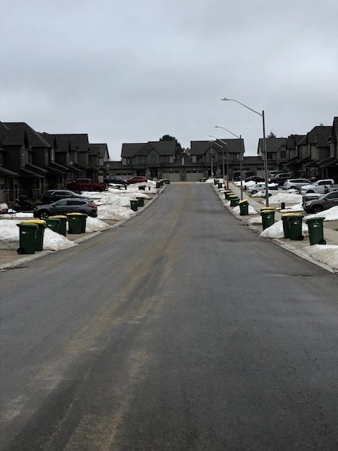 GreyHighlands1's tweet photo. Looking good #Markdale! A reminder that the wheels go toward the house, and carts should be 3 feet apart and 3 feet from obstacles. #bonusweek #greyhighlands #rollwithus https://t.co/JWECFRgRHq