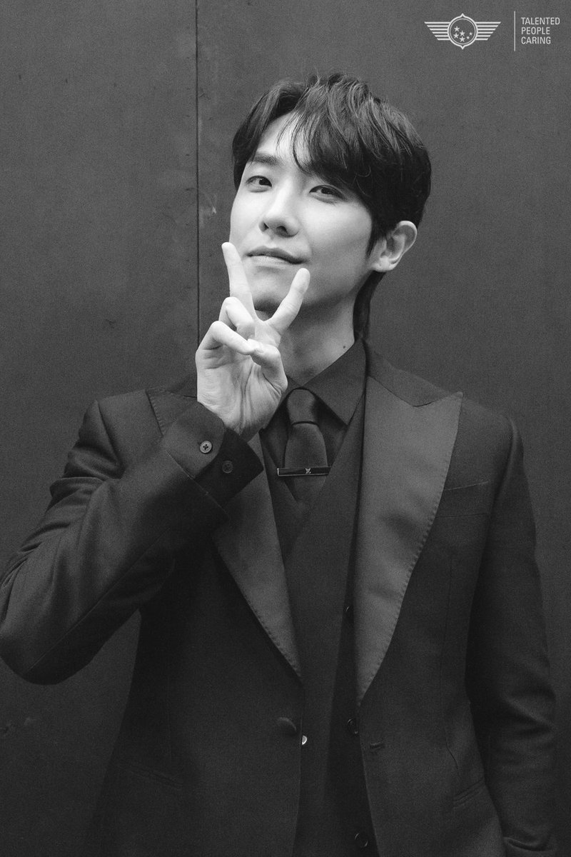 26_official_fc's tweet photo. 🆙프레인 TPC 포스트 업로드
       연기대상인 줄 알았는데.. 더보기
https://t.co/LVqJI3jJbY

#이준 #LEEJOON #イ·ジュン https://t.co/FHCKEdWAeA