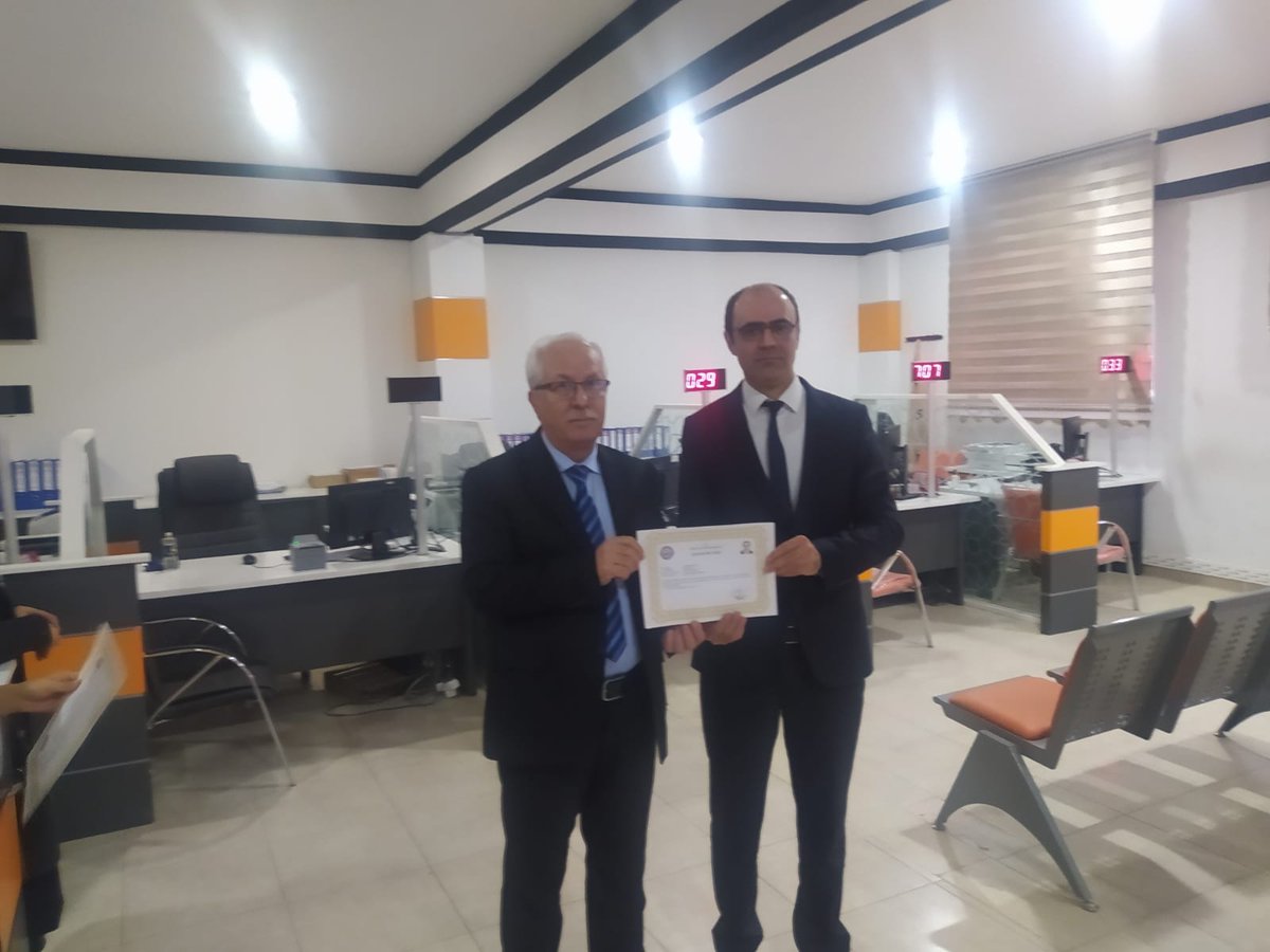 surucnufus's tweet photo. Sayın Kaymakamımız Kenan AKTAŞ tarafından İlçe Müdürlüğümüz personeline verilen Başarı Belgeleri, İl Müdürümüz Sayın Hasan BAŞARAN tarafından takdim edilmiştir.
@sefikaygol
@kenanaktas21 
@HASANBASARAN07
@TCNufus 
@suruckymkmligi https://t.co/GkorvZL0Pa