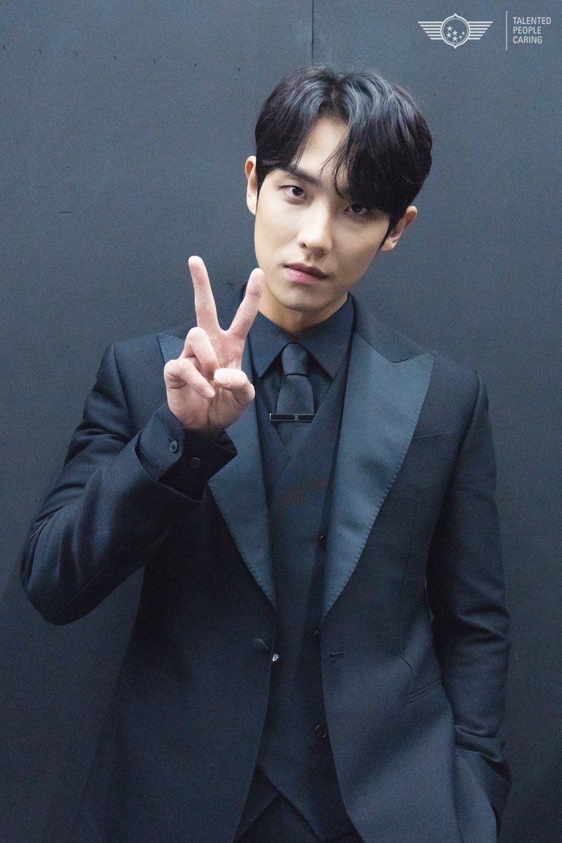 26_official_fc's tweet photo. 🆙프레인 TPC 포스트 업로드
       연기대상인 줄 알았는데.. 더보기
https://t.co/LVqJI3jJbY

#이준 #LEEJOON #イ·ジュン https://t.co/FHCKEdWAeA
