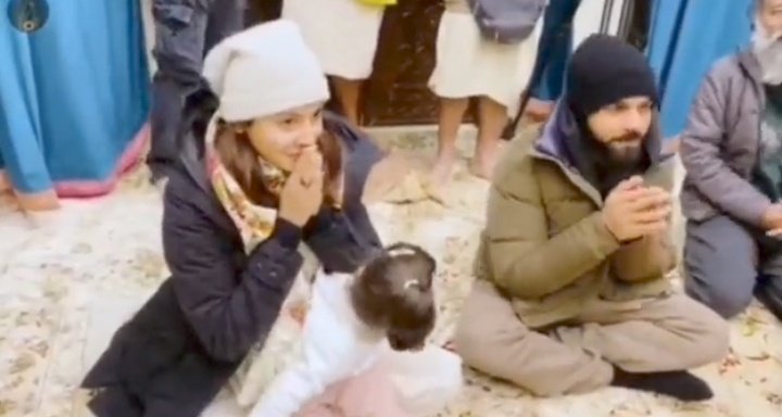 Virat Kohli, Anushka Sharma with their daughter Vamika in Shri Baba Neem Karoli ashram in Vrindavan
. 
#UmranMalik #UmRen #INDvsSL #india #CricketTwitter #cricket22