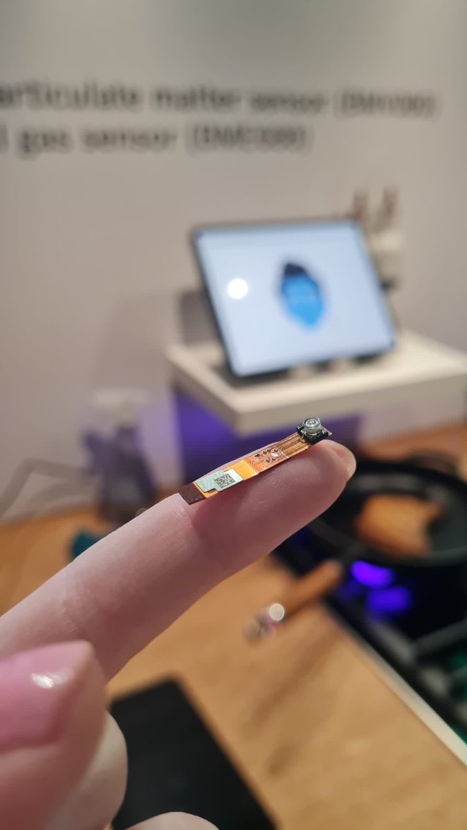 BoschPresse's tweet photo. Schon mal nen Sensor in der Hand - oder auf dem Finger - gehabt? Gerne bei #Bosch auf der #CES2023 vorbeikommen. 😉🫶 https://t.co/stImcZNF4R