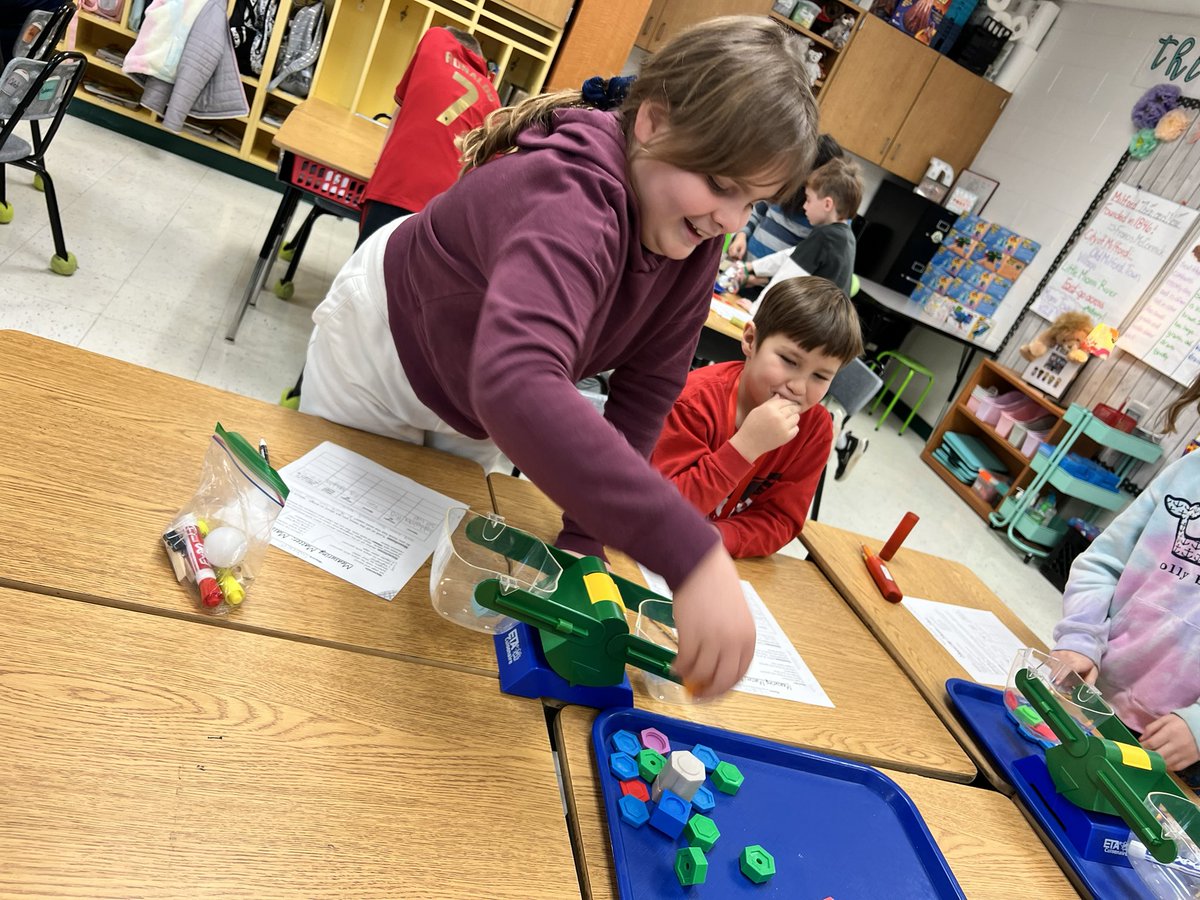 heatherldingus's tweet photo. My @MulberryEagles are using balance scales to find the mass of several objects. Then they’re comparing the mass using their All-Star math skills! @Milford_Schools https://t.co/oG3oYxoqxn