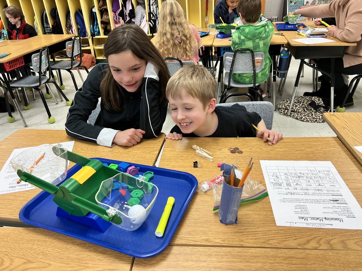 heatherldingus's tweet photo. My @MulberryEagles are using balance scales to find the mass of several objects. Then they’re comparing the mass using their All-Star math skills! @Milford_Schools https://t.co/oG3oYxoqxn
