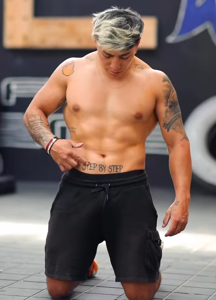 thebesthot19's tweet photo. Morales desafio the box 2021 que rico. Mira su tatoo. Y tengo mas. Que rico esta @LBMreloaded @Acero45Acero @bombrescostenos https://t.co/HLptA1uKK9