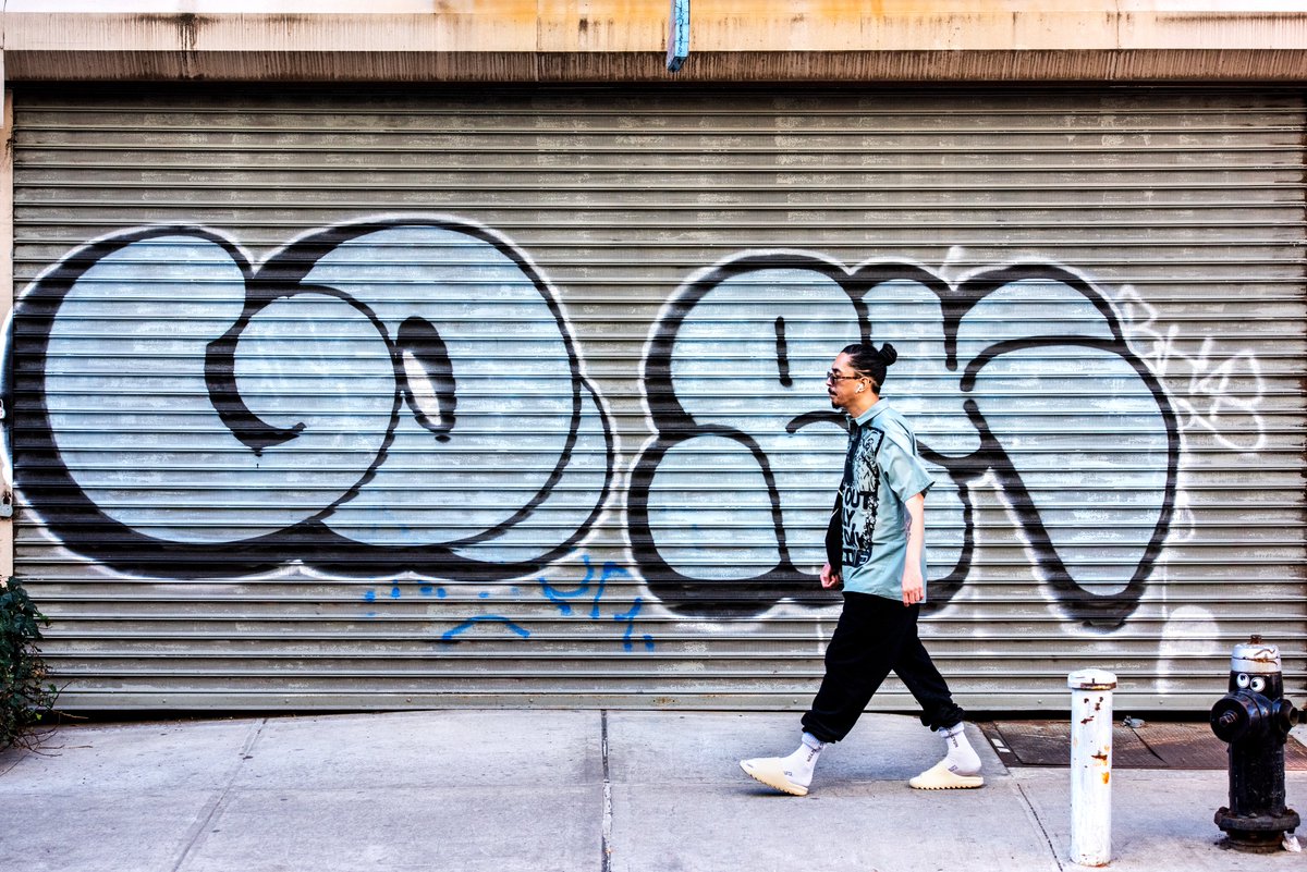 StudioBrooke's tweet photo. New year, new introduction to the Studio Brooke universe.

STREET WALKERS captures people walking through urban settings. The project documents New Yorkers, their street style, the city's graffiti culture, street art &amp; more, focusing on commonalities that unite. 

👇 (more) https://t.co/sOokEwnNH6