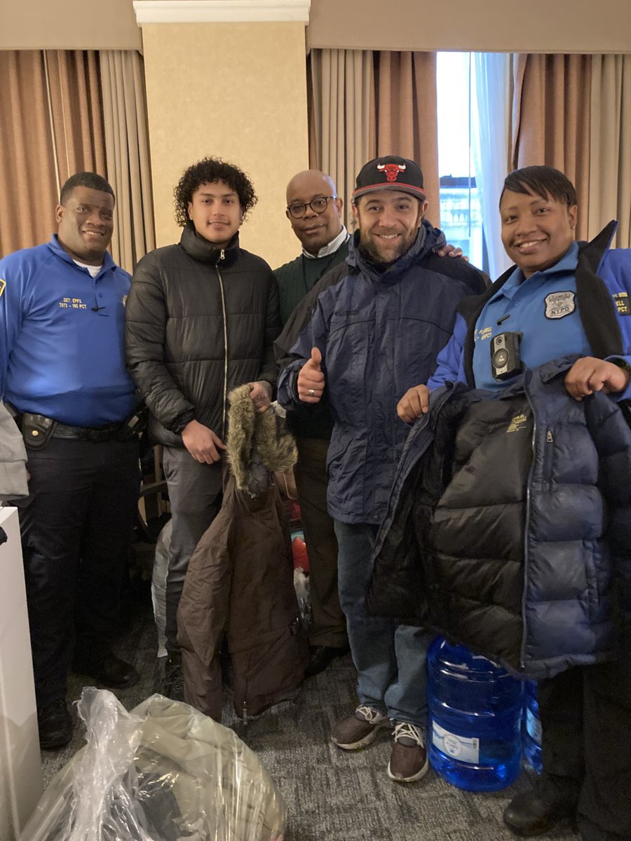 NYPD105Pct's tweet photo. Community Affairs visited a shelter to donate various items including coats, hats, scarfs, pants, and shoes. #NYPD #nypdcCommAff #nypdCAB https://t.co/vwaiSWfpmc