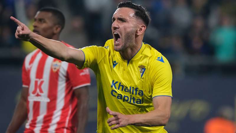 🗣️Lucas Pérez en <a href="/RadioMARCA/">Radio MARCA</a>: "La afición del <a href="/Cadiz_CF/">Cádiz Club de Fútbol</a> es increíble. Cuando llegué, el equipo no había ganado ni un partido en casa en toda la temporada y nunca hubo ni un silbido ni una protesta. Siempre animando, llenando el campo y apoyándonos en la calle. Ojalá se salven"