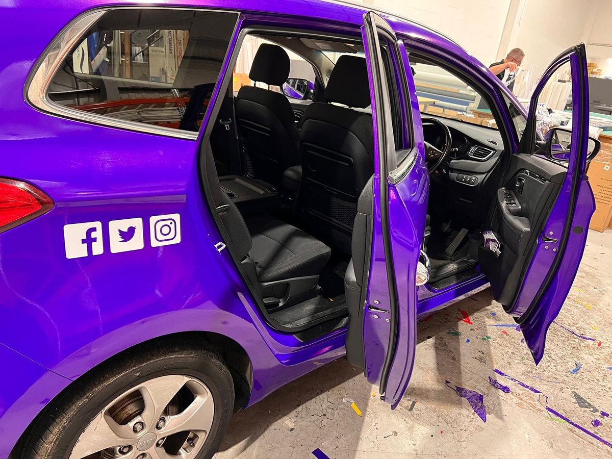 Allen_Signs's tweet photo. The eyecatching @ArlonGraphics colour change wrap looks amazing on this Kia for @wesplincoln with add vinyl application to show of their branding and contact details! 

@BSGAUK 

#vehiclegraphics #signage #vehiclewrap #colourchange #fullwrap #teamallensigns https://t.co/BZ7sIUaN47