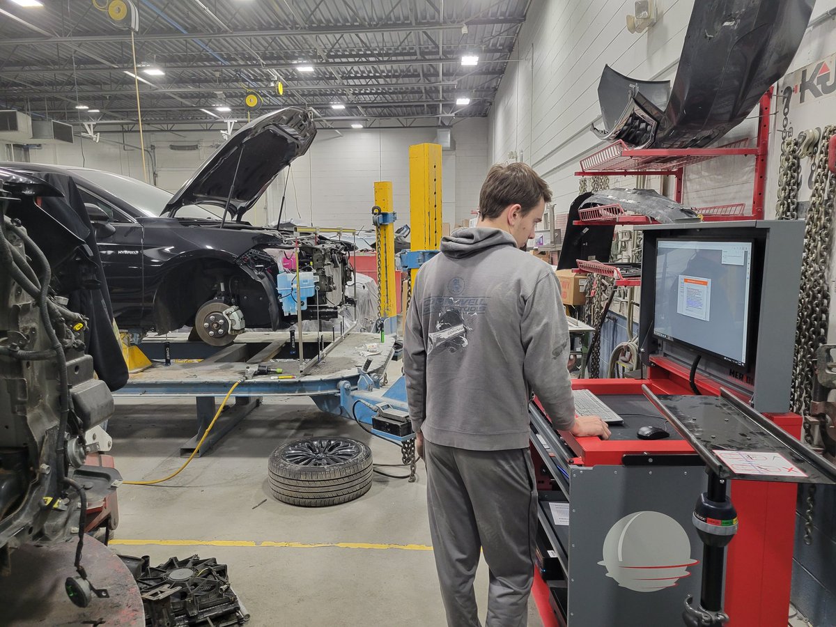 CollisionEqEx's tweet photo. 1 Collision County Line using their Chief Meridian to accurately measure this Toyota Avalon https://t.co/hCq0ngFyly
