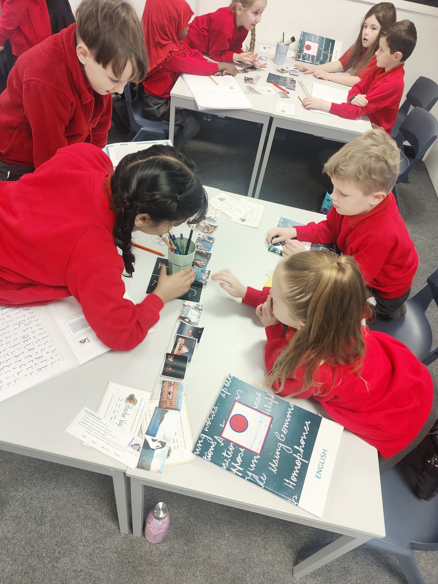MaundeneSchool's tweet photo. In English today, Robins class worked in groups to sequence images from our new core text, The Journey. They showed relationship skills by actively listening to their peers and supporting each other with their ideas #thejourney #english #robinsclass https://t.co/TKgNHerVCJ