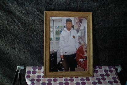 brunosgarzini's tweet photo. Él es Christopher Ramos y tenía 15 años. Trabajaba en el cementerio de Huamanga para ayudar a su madre a pagar un préstamo. Murió baleado cuando los militares peruanos disparaban cerca del cementerio. Es uno de los 10 asesinados en la masacre de Ayacucho https://t.co/BkQx78VpL5