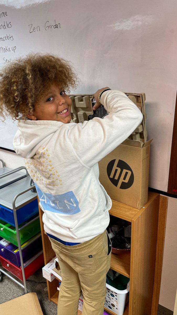 mathewblades's tweet photo. Today we dropped 25 laptops and hotspots off to South Pointe Elementary - thank you @mobilebeacon for your grant!!! Video on the way #title1tech https://t.co/ipQFO1XYk4