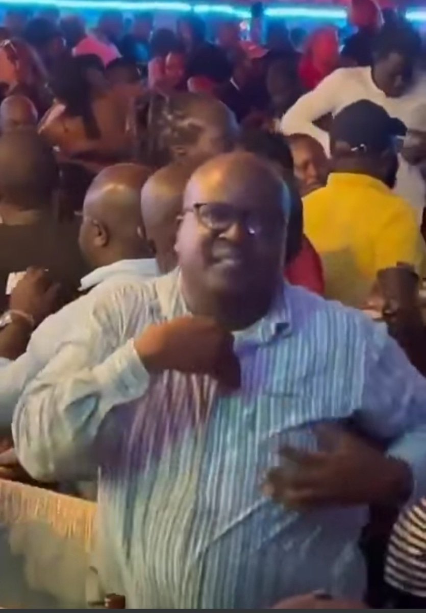 TeyaKevin's tweet photo. Leo chief amekuwa works. No dancing. https://t.co/xmtY4OvJYd