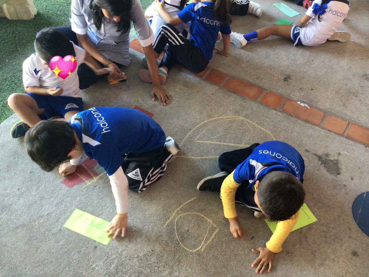 Learning to write our names using chalk🫶🏼🖍️ <a href="/CSBoficial/">Colegio Simón Bolívar</a> <a href="/JersonZepeda/">Jerson Zepeda</a>