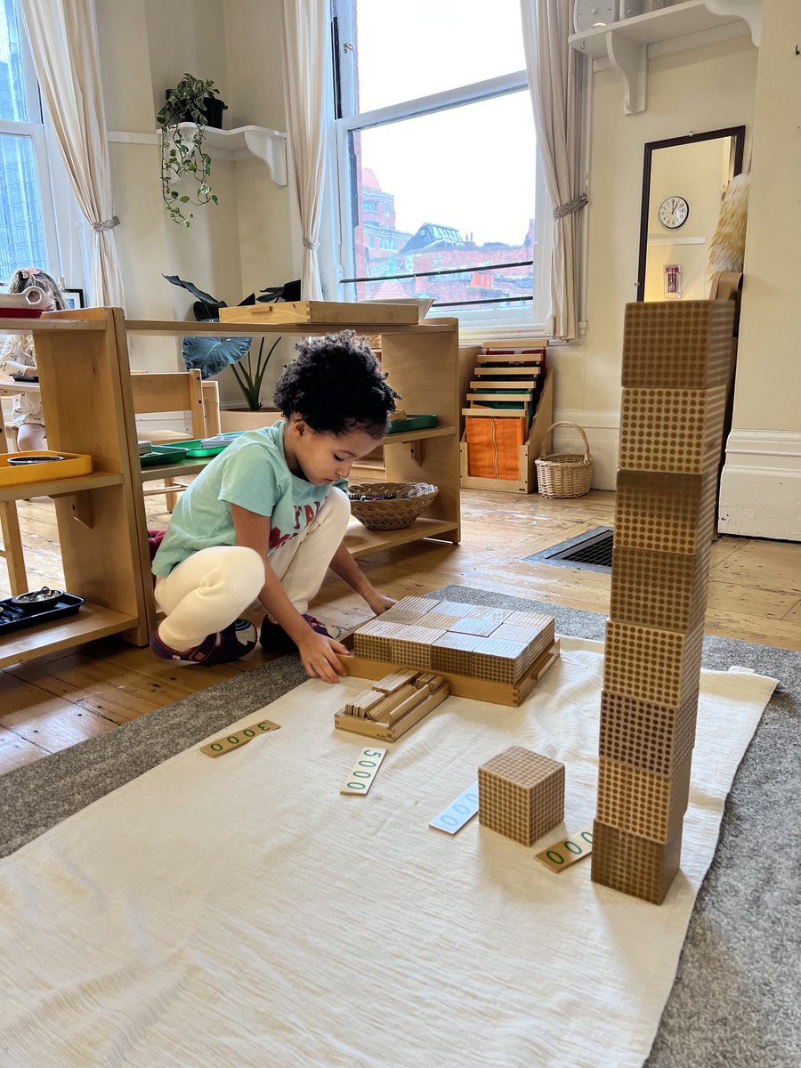 KingsleyBoston's tweet photo. “Playing with blocks” looks different in a #MontessoriSchool 👀💕 #KingsleyMath #PlaceValue #KingsleyEarlyChildhood https://t.co/XIBFi9TBc6