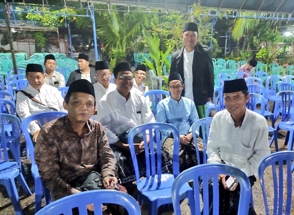 mideomoto's tweet image. Alhamdulillah PH Suriyah Tanfidziyah @pcnukabmagelang berkesempatan sowan Takziyah #dinihari ini . Salam takdzim katur sedoyo PH @pcnujepara 🙏