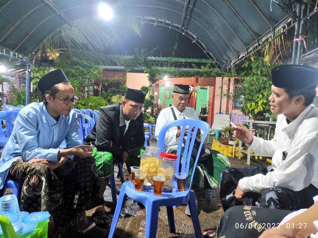 mideomoto's tweet image. Alhamdulillah PH Suriyah Tanfidziyah @pcnukabmagelang berkesempatan sowan Takziyah #dinihari ini . Salam takdzim katur sedoyo PH @pcnujepara 🙏