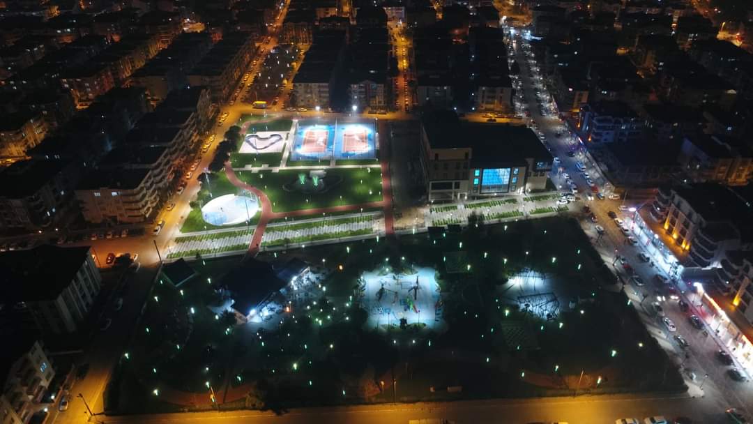 Maşallah 🧿 
Gazi Mustafa Kemal Atatürk Yaşam Kompleksi Altıeylül’e çok yakıştı. 
Gece görüntüsü de ayrı bir güzel. Dışı böyleyse içinin güzelliğini düşünemiyoruz. <a href="/hasanavci6eylul/">Hasan Avcı</a> <a href="/Altieylulbld/">Altıeylül Belediyesi</a>