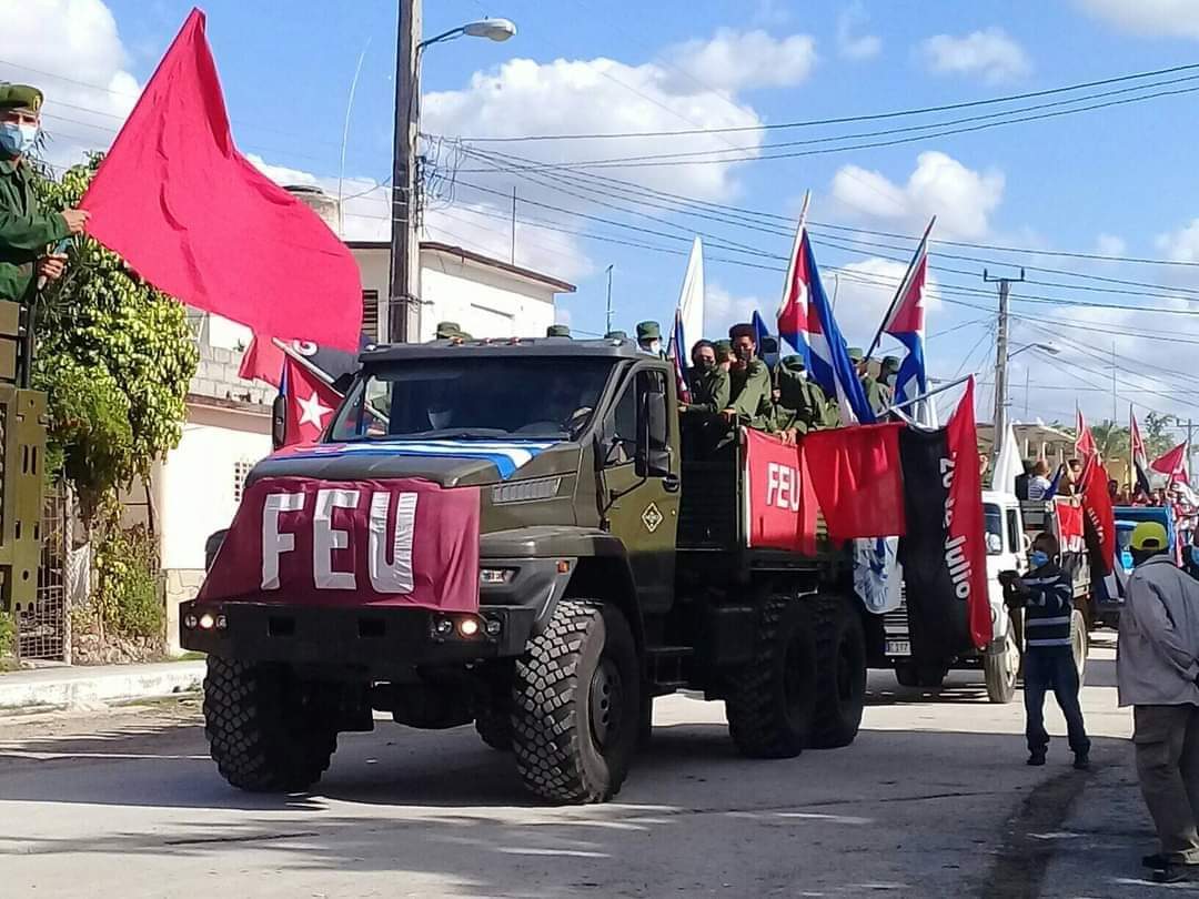 AnileyDias's tweet photo. Recibe tierra espirituana la #CaravanaDeLaLibertad #Jatibonico
#CubaViveyVence https://t.co/Ay0NkfgyiJ