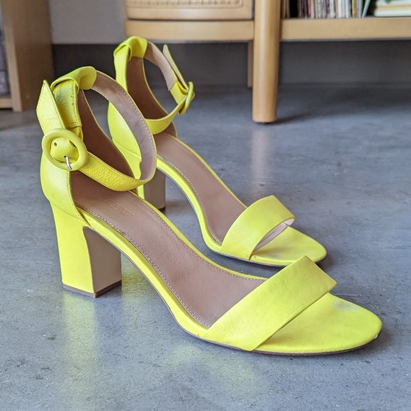 mopritt08's tweet photo. So good I had to share! Check out all the items I'm loving on @Poshmarkapp #poshmark #fashion #style #shopmycloset #jcrew #jbrand: https://t.co/W7UMjl1JP2 https://t.co/8ncmj8wupZ