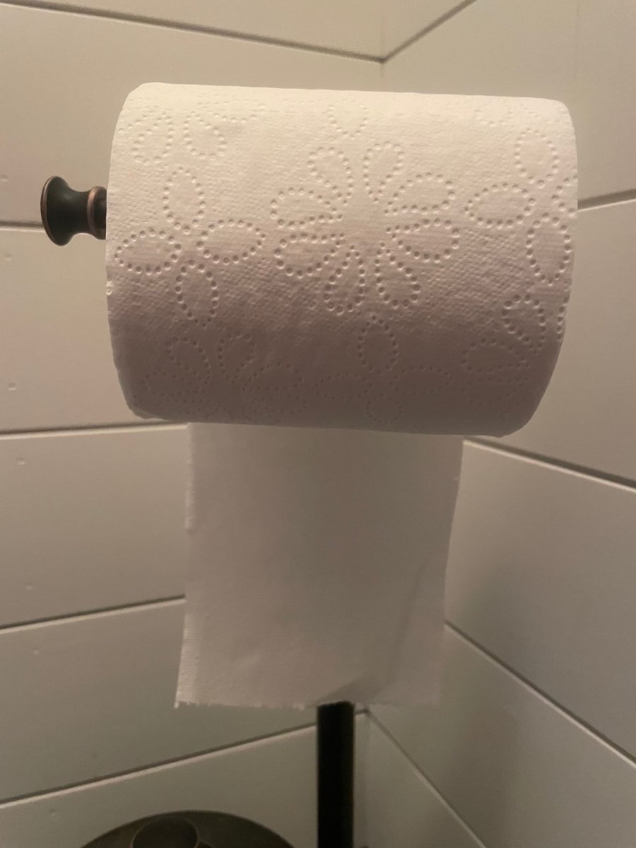 NelsonHicksWSB's tweet photo. Twitter question of the day: Which way is correct? (You can help solve a debate at my house as well!) https://t.co/STgja5pOEt