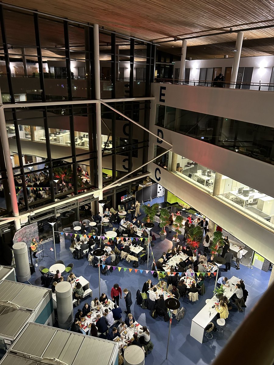 euacademy_dcu's tweet photo. No better way to end an intense day of negotiations. Many thanks to @UniSouthWales for hosting us tonight. What a wonderful evening! #EuroSim2023 https://t.co/S3SDNuEFhr